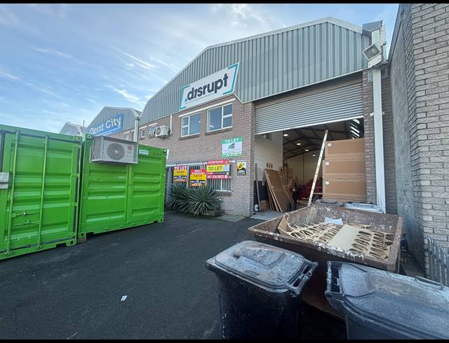 375M² WAREHOUSE TO LET IN STIKLAND INDUSTRIAL